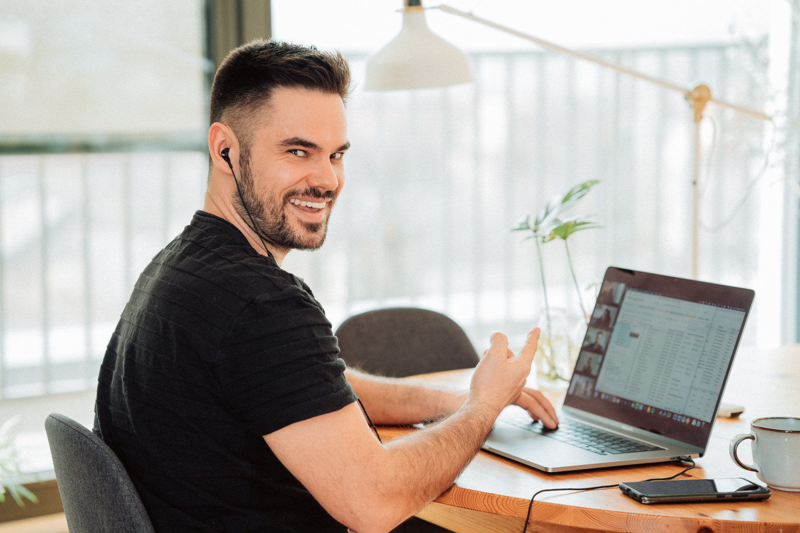 Richtig-Essen-und-Trinken-im-Home-Office