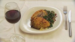 Karpfen in Kartoffelmantel mit Gruenkohl Karpfen in Kartoffelmantel mit Gruenkohl
