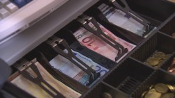 Eine Kasse ist geöffnet