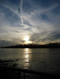 Rhein bei Dämmerung