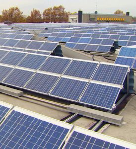Solarpanels auf Dach Solarpanels auf Dach