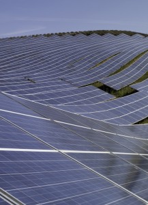 Solarparkanlage Wellenartig Überziehen die PV-Anlagen das Hochplateau / The PV