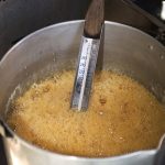 Topf mit Ahornsirup Topf mit Ahornsirup
