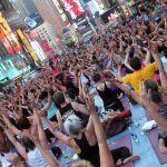 Yoga am Time Square