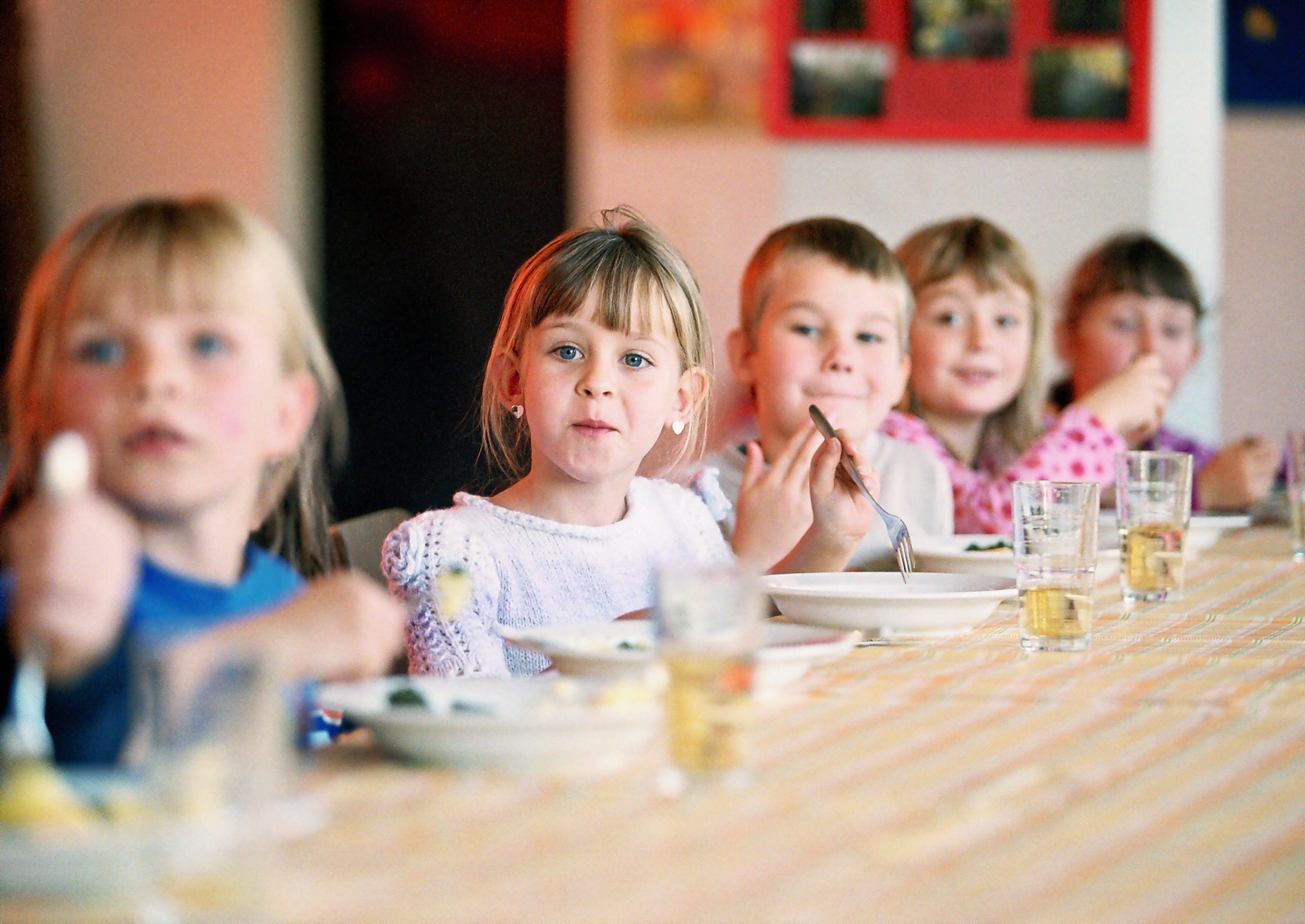 Essen In Der Schule So Wichtig Ist Gesundes Essen Fur Kinder Evidero