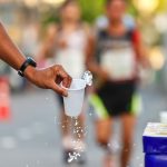 Sollte man auch während des Sports trinken?