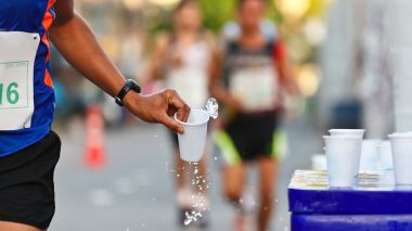 Sollte man auch während des Sports trinken?