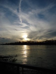 Am Rhein bei Dämmerung © Manuela Hartung