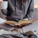 Vorweihnachtszeit genießen - mit Tee und Buch