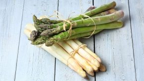 Grüner und weißer Spargel