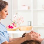 Wie funktioniert Therapeutic Touch?