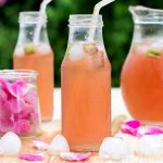 Rosen Limonade genießen