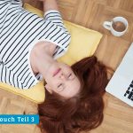 Erschöpfte Frau tankt Energie