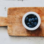 Açai Beeren auf Brett