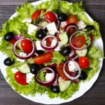 Ein griechischer Salat: Abnehmen durch die Mittelmeer Diät