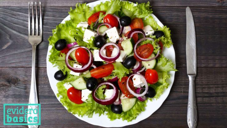 Ein griechischer Salat: Abnehmen durch die Mittelmeer Diät