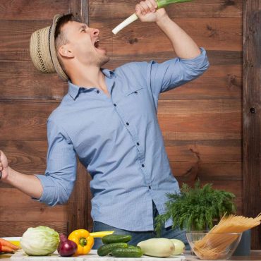 Spaß beim Kochen: Ernährung gegen Schmerzen