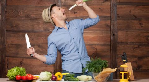 Spaß beim Kochen: Ernährung gegen Schmerzen