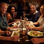 Menschen beim Essen: Social Dining