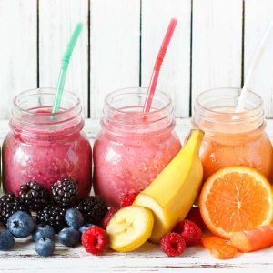 Frische Früchte und Fruchtsmoothies für die Gesundheit