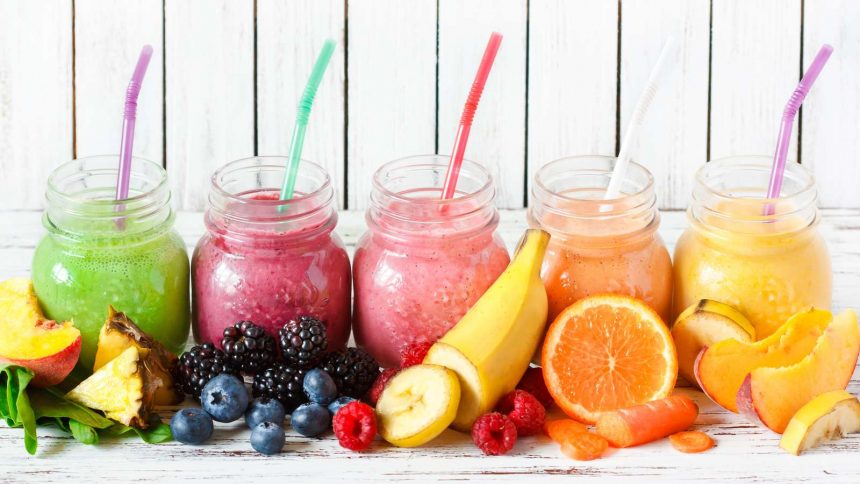Frische Früchte und Fruchtsmoothies für die Gesundheit
