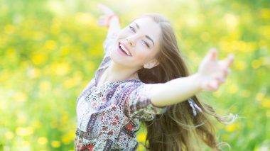 Glücklich durch die Sonne im Frühling mit Vitamin D