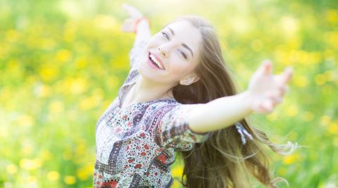 Glücklich durch die Sonne im Frühling mit Vitamin D