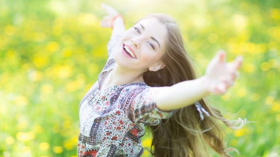 Glücklich durch die Sonne im Frühling mit Vitamin D