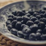 Gesunde Heidelbeeren auf einem Teller