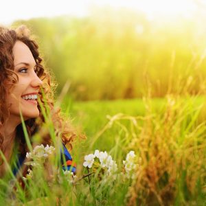 Diese Frau tankt Vitamin D in der Sonne