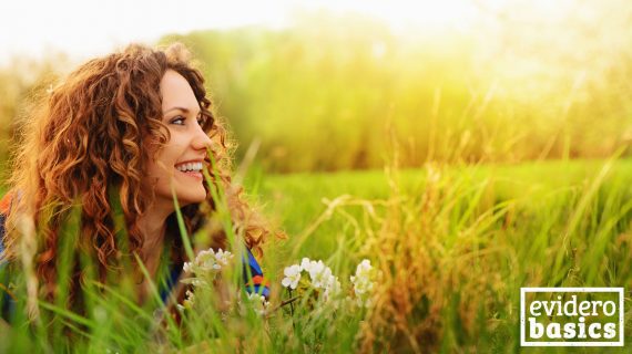 Diese Frau tankt Vitamin D in der Sonne