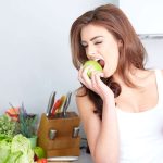 Obst statt Croissant: Das falsche Essen macht krank, das richtige Essen macht gesund