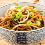 Kochen mit Tee: Asiatische Nudelsuppe