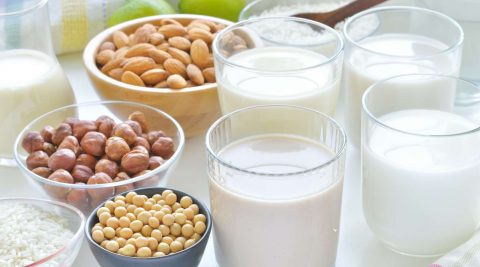Vegane Milch aus Nüssen oder Reis