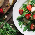 So gesund ist Rucola: Rucola Salat mit Erdbeeren