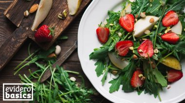 So gesund ist Rucola: Rucola Salat mit Erdbeeren