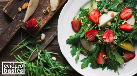 So gesund ist Rucola: Rucola Salat mit Erdbeeren
