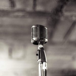 Retro Mikrophon: Promis im Interview