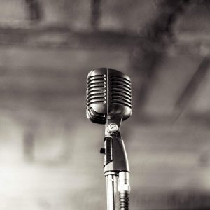 Retro Mikrophon: Promis im Interview