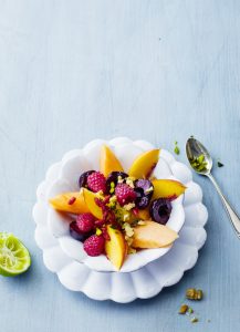 Obstsalat mit Walnüssen