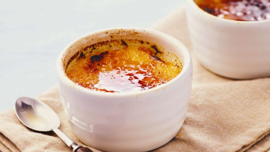 Creme Brulee und andere Desserts mit Kurkuma