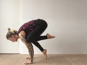 Die Yoga Babykrähe