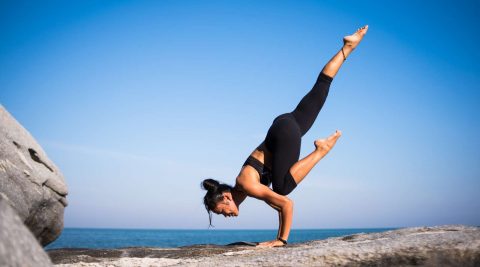 Yoga für den Bauch: Die Krähe