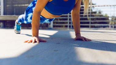 Liegestütz in einer Fitness Challenge