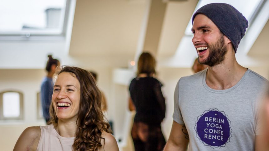 Lachende Menschen von der Berlin Yoga Conference 2019